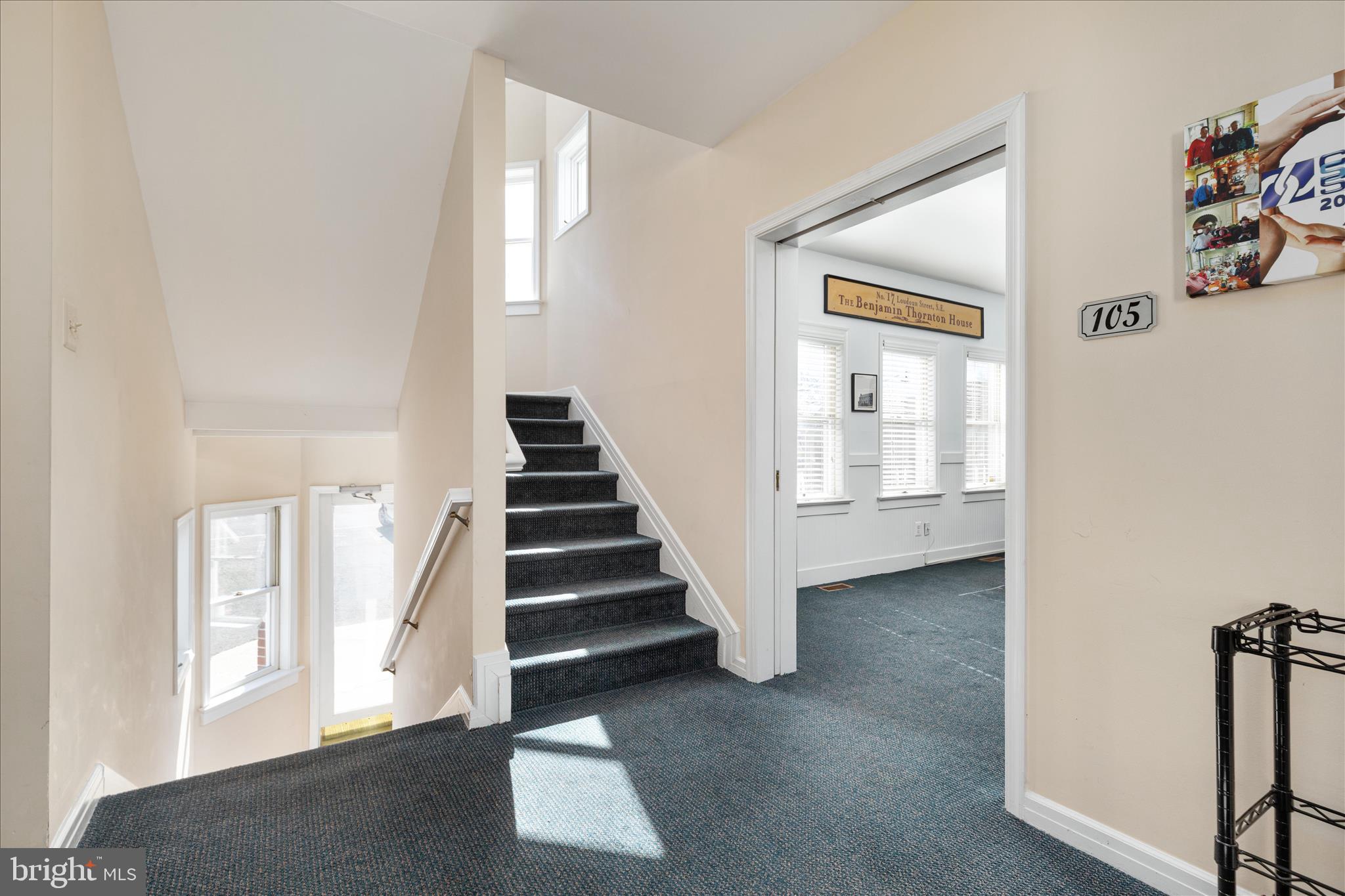 COLONIAL SQUARE - Commercial Sale