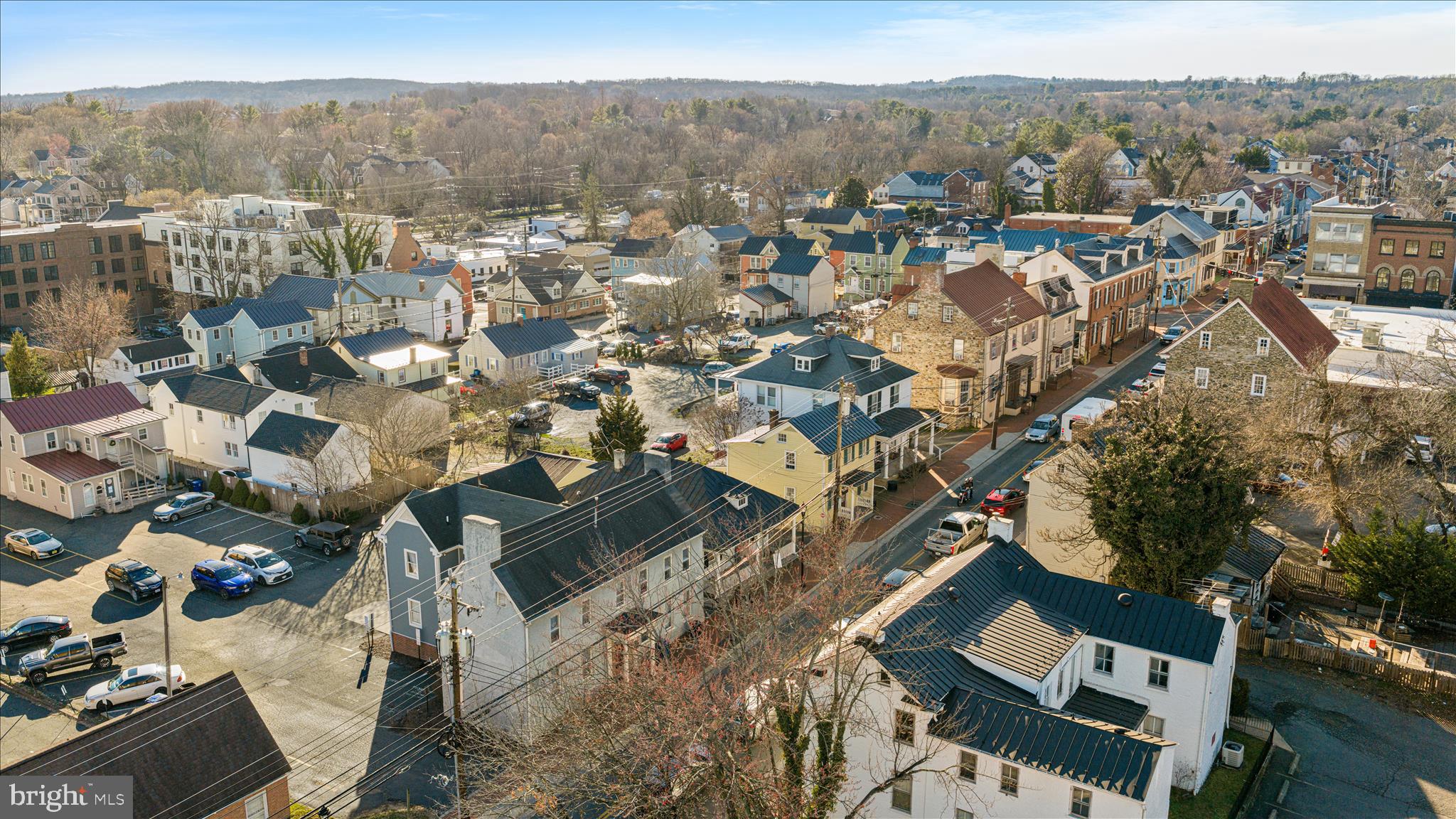 COLONIAL SQUARE - Commercial Sale