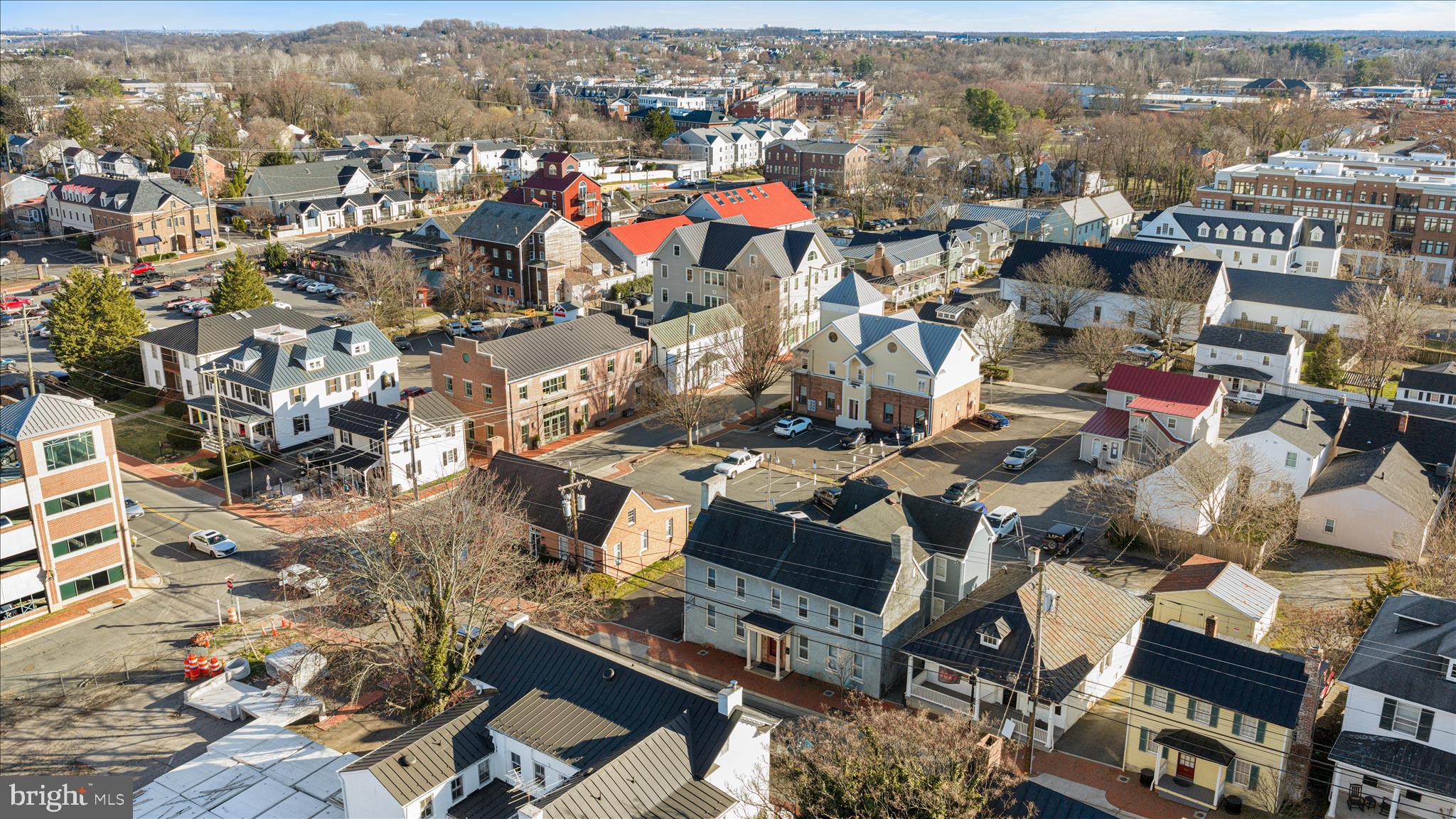 COLONIAL SQUARE - Commercial Sale