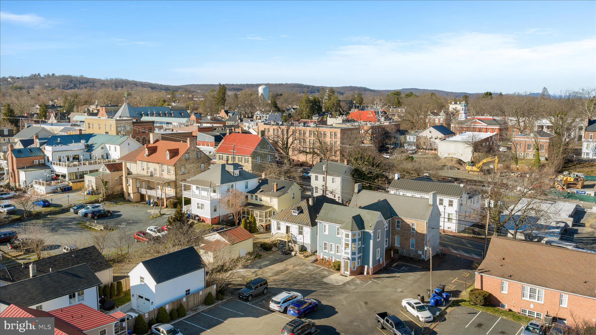 COLONIAL SQUARE - Commercial Sale