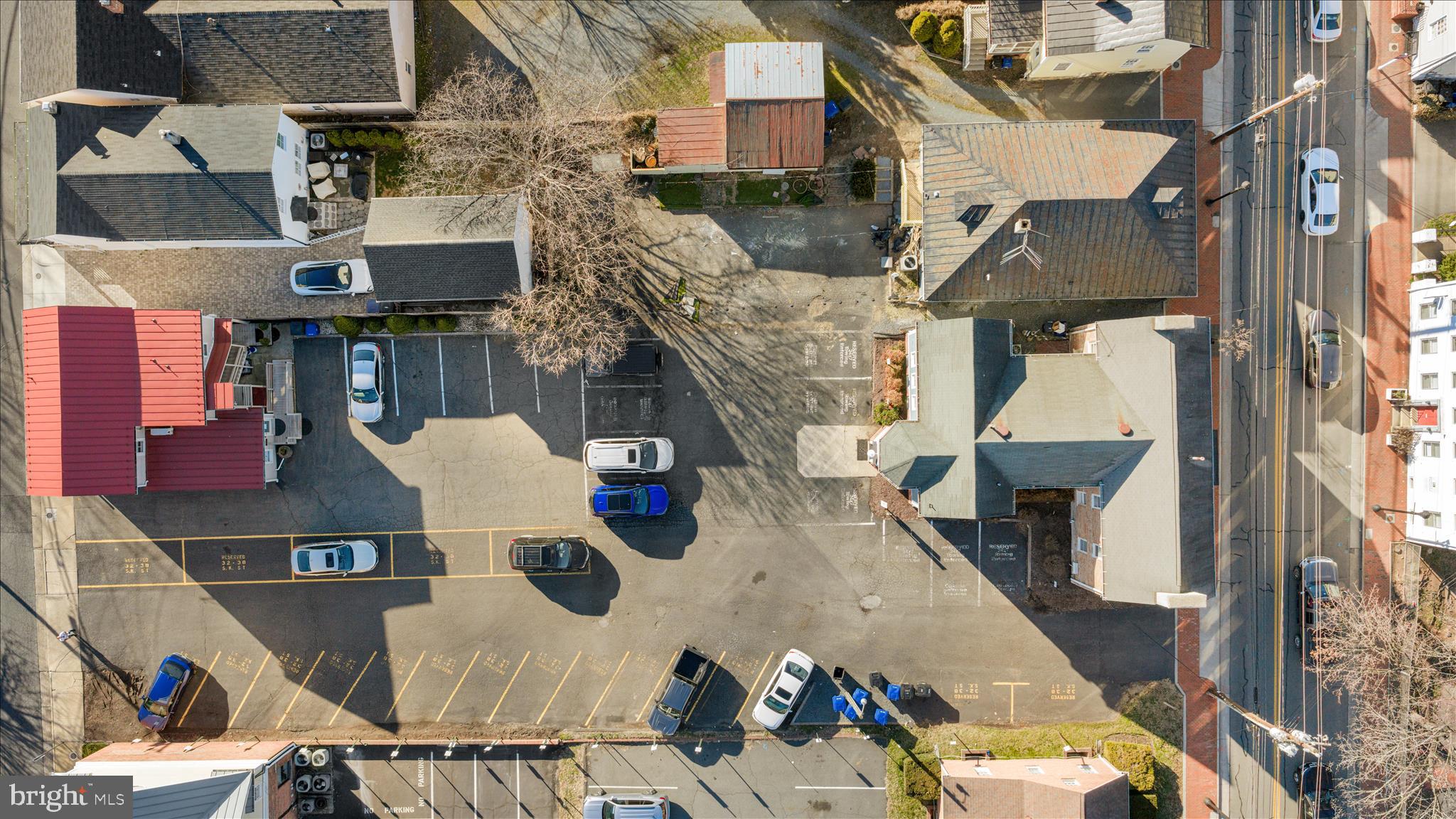 COLONIAL SQUARE - Commercial Sale