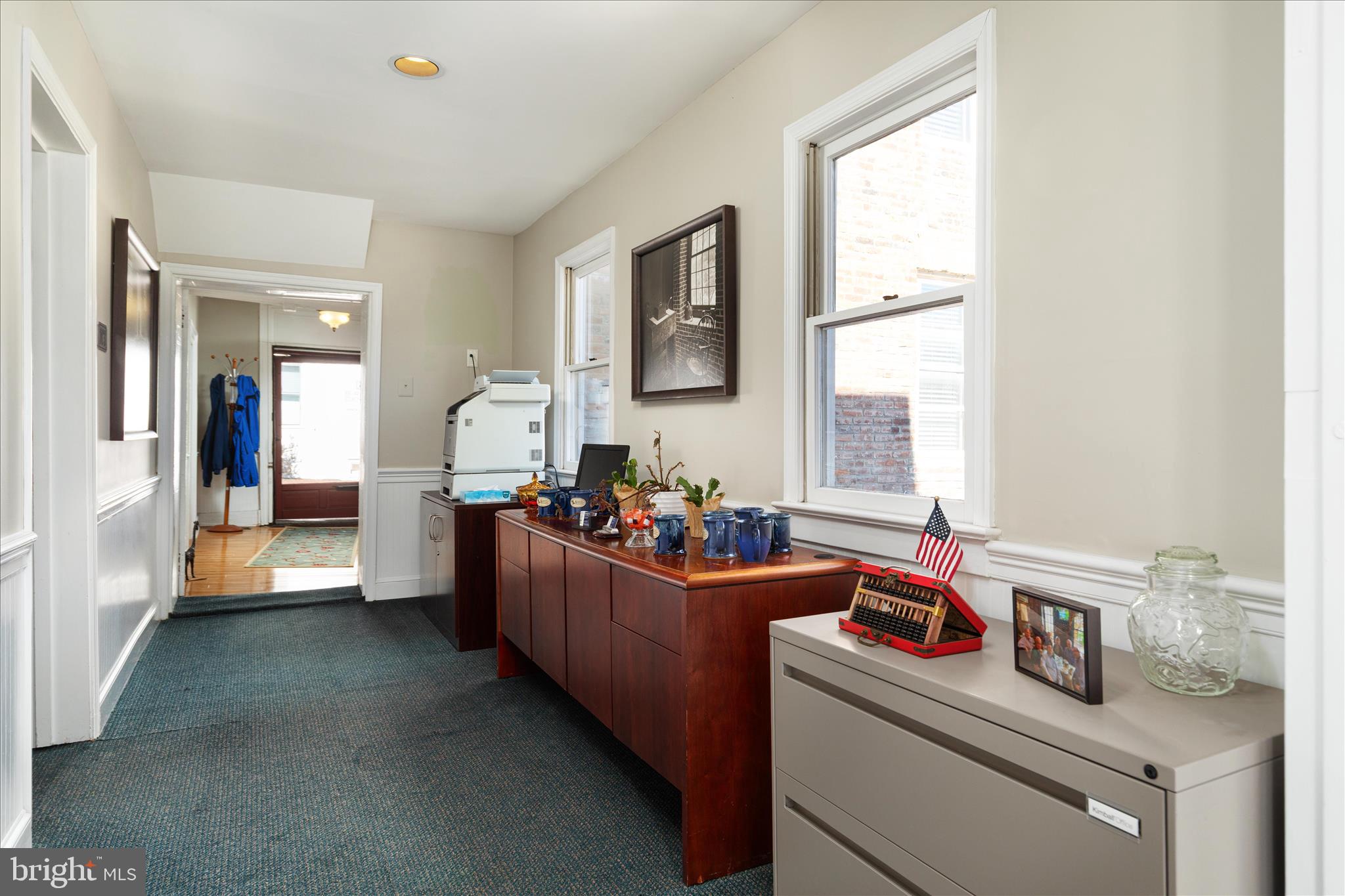 COLONIAL SQUARE - Commercial Sale