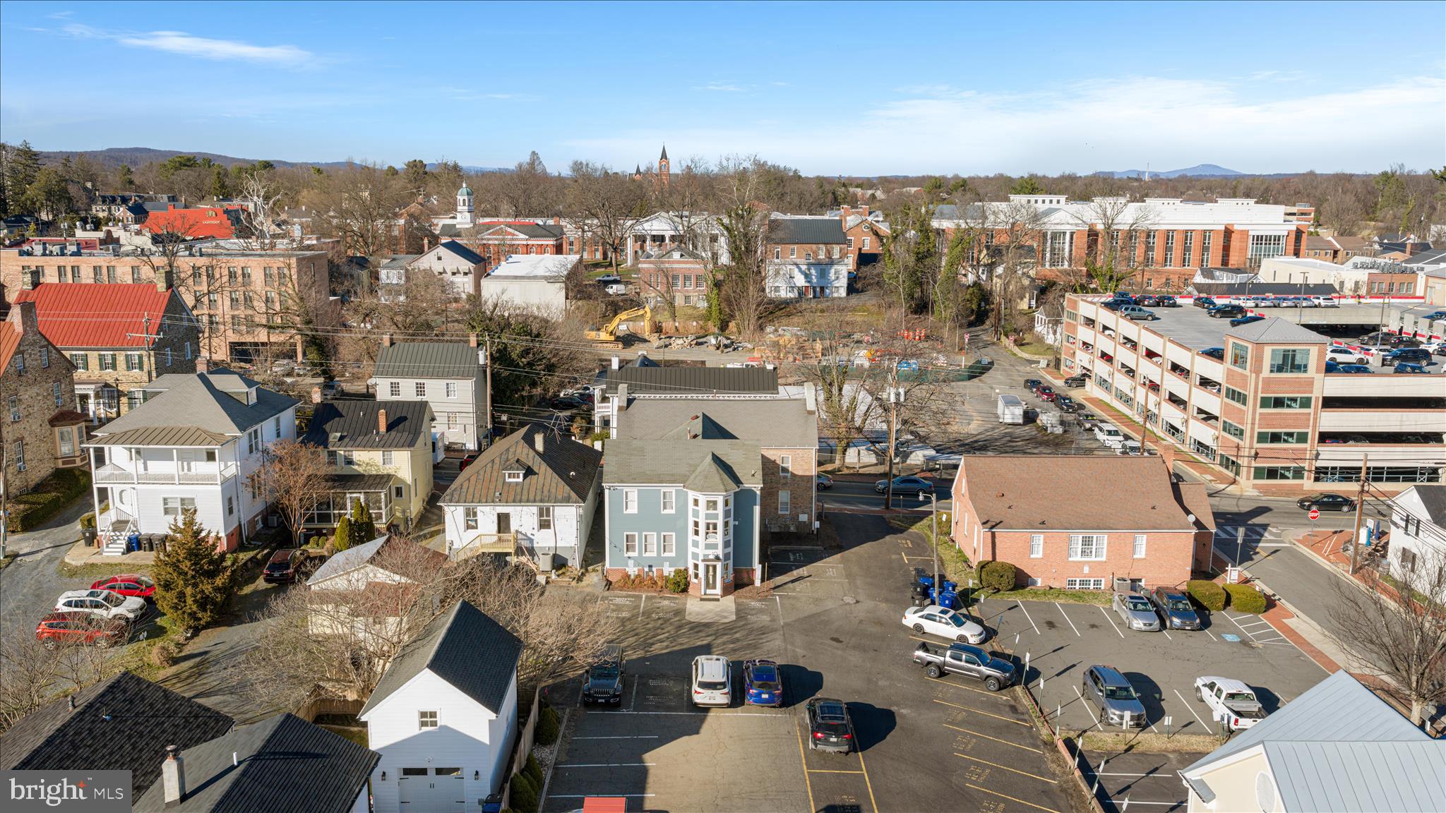 COLONIAL SQUARE - Commercial Sale