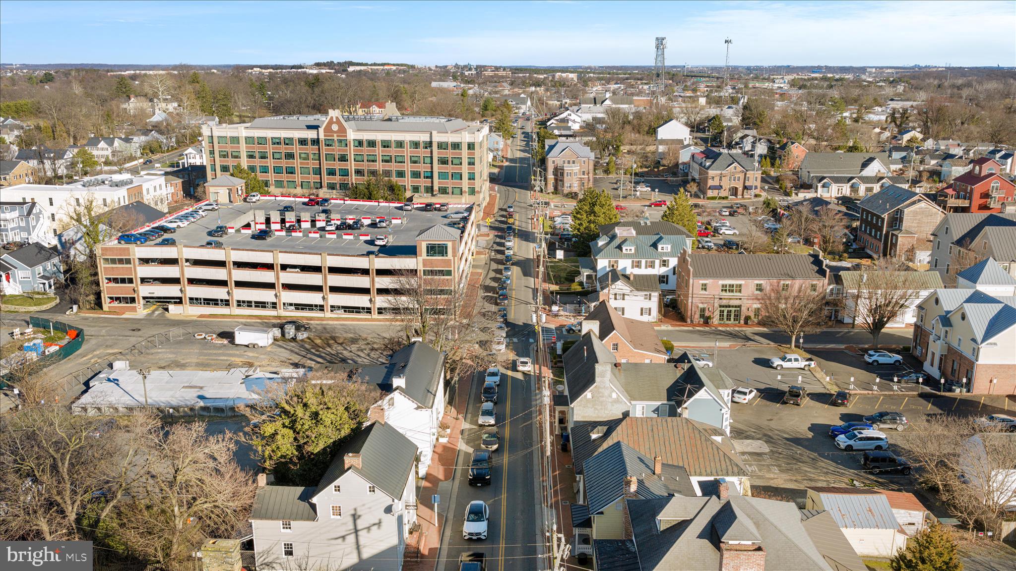 COLONIAL SQUARE - Commercial Sale