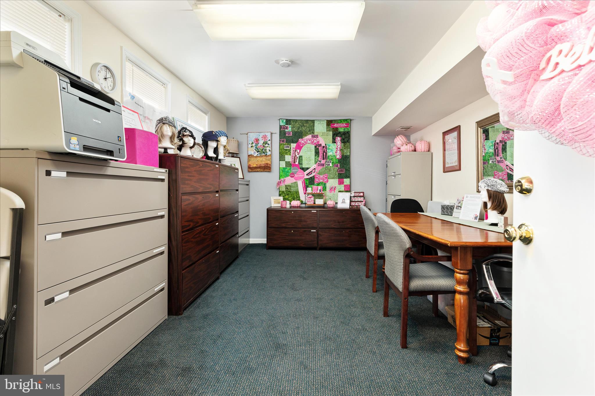 COLONIAL SQUARE - Commercial Sale