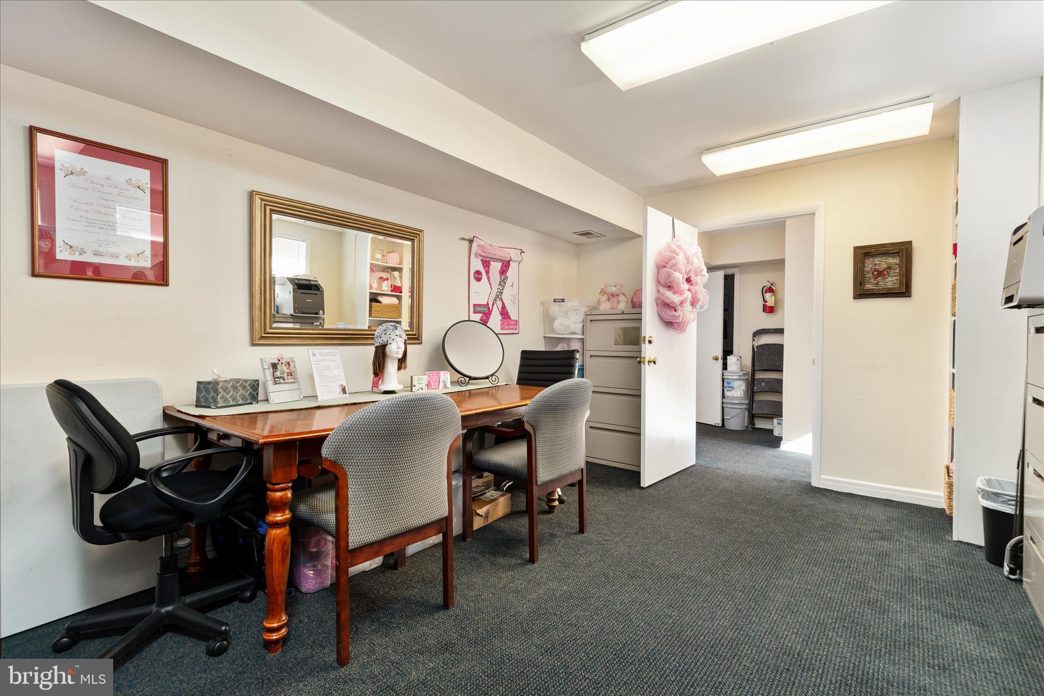 COLONIAL SQUARE - Commercial Sale