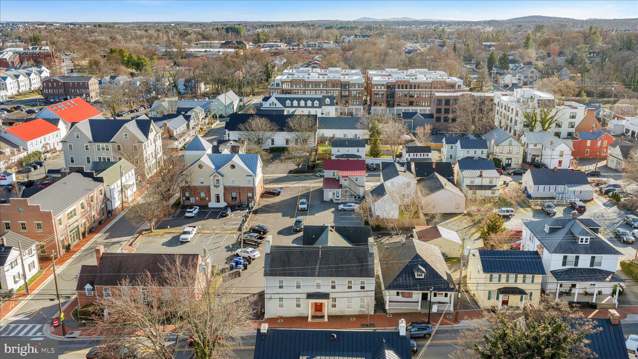 COLONIAL SQUARE - Commercial Sale