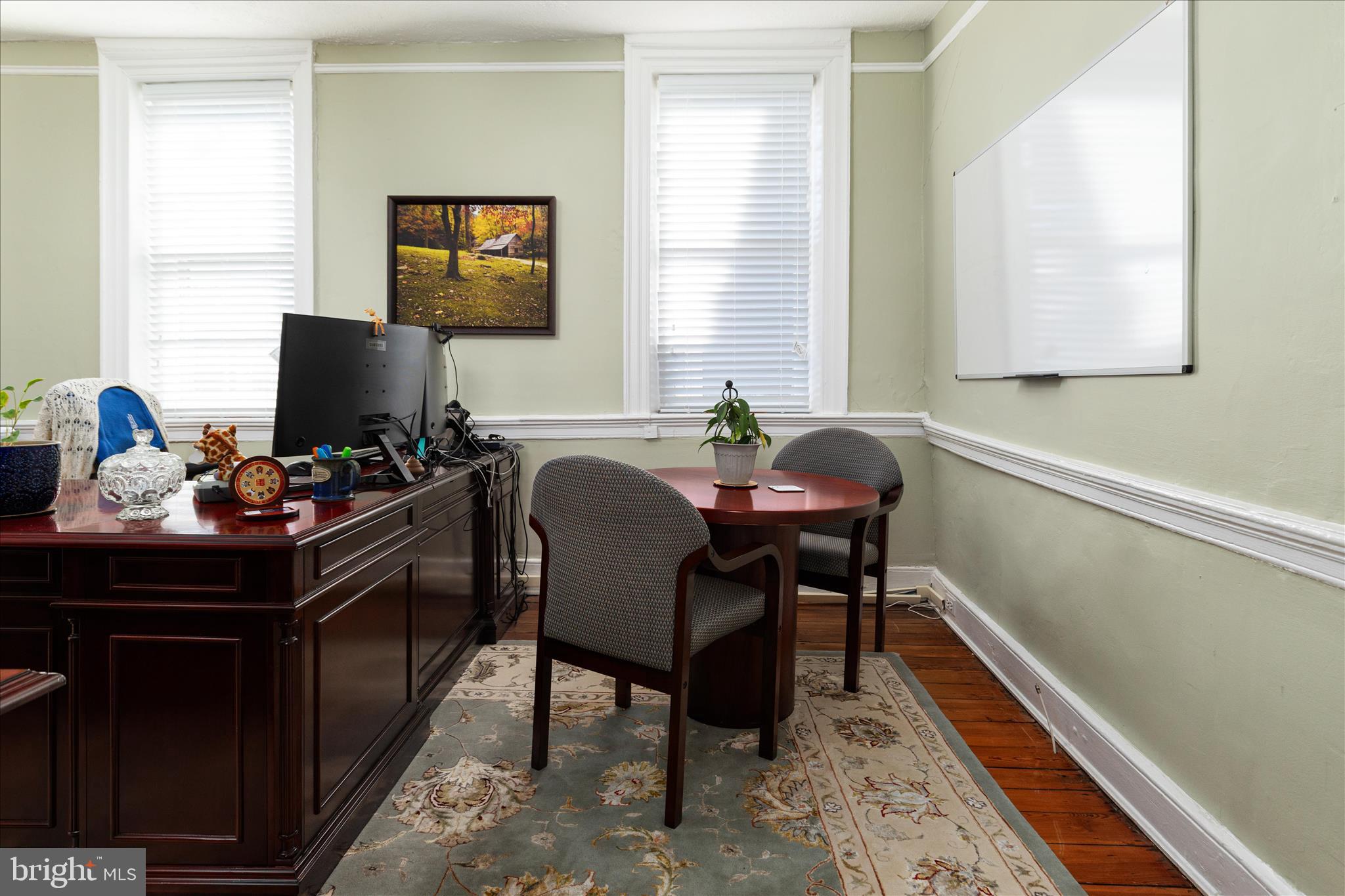 COLONIAL SQUARE - Commercial Sale
