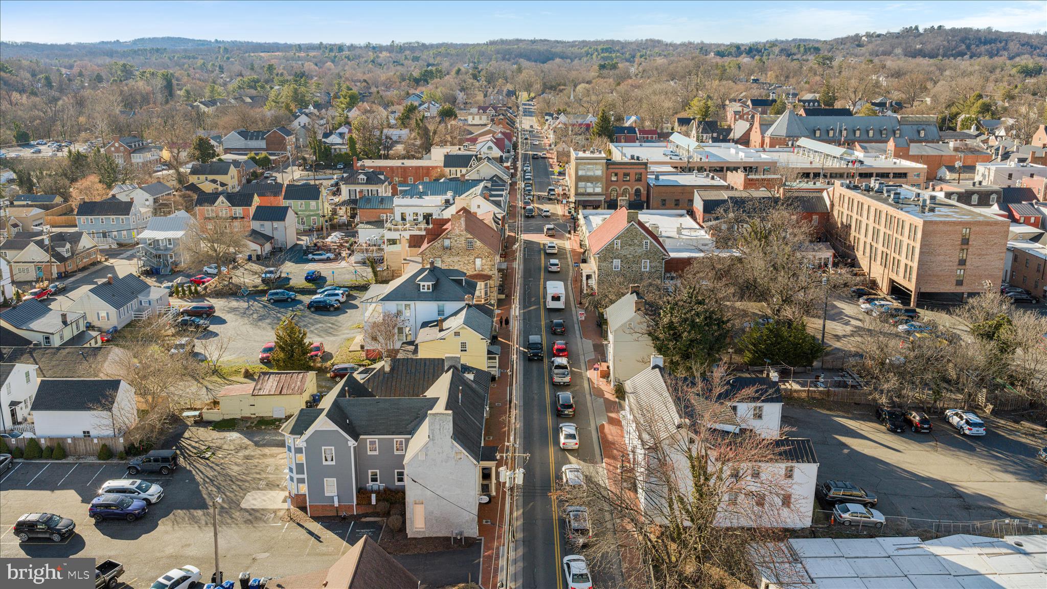 COLONIAL SQUARE - Commercial Sale