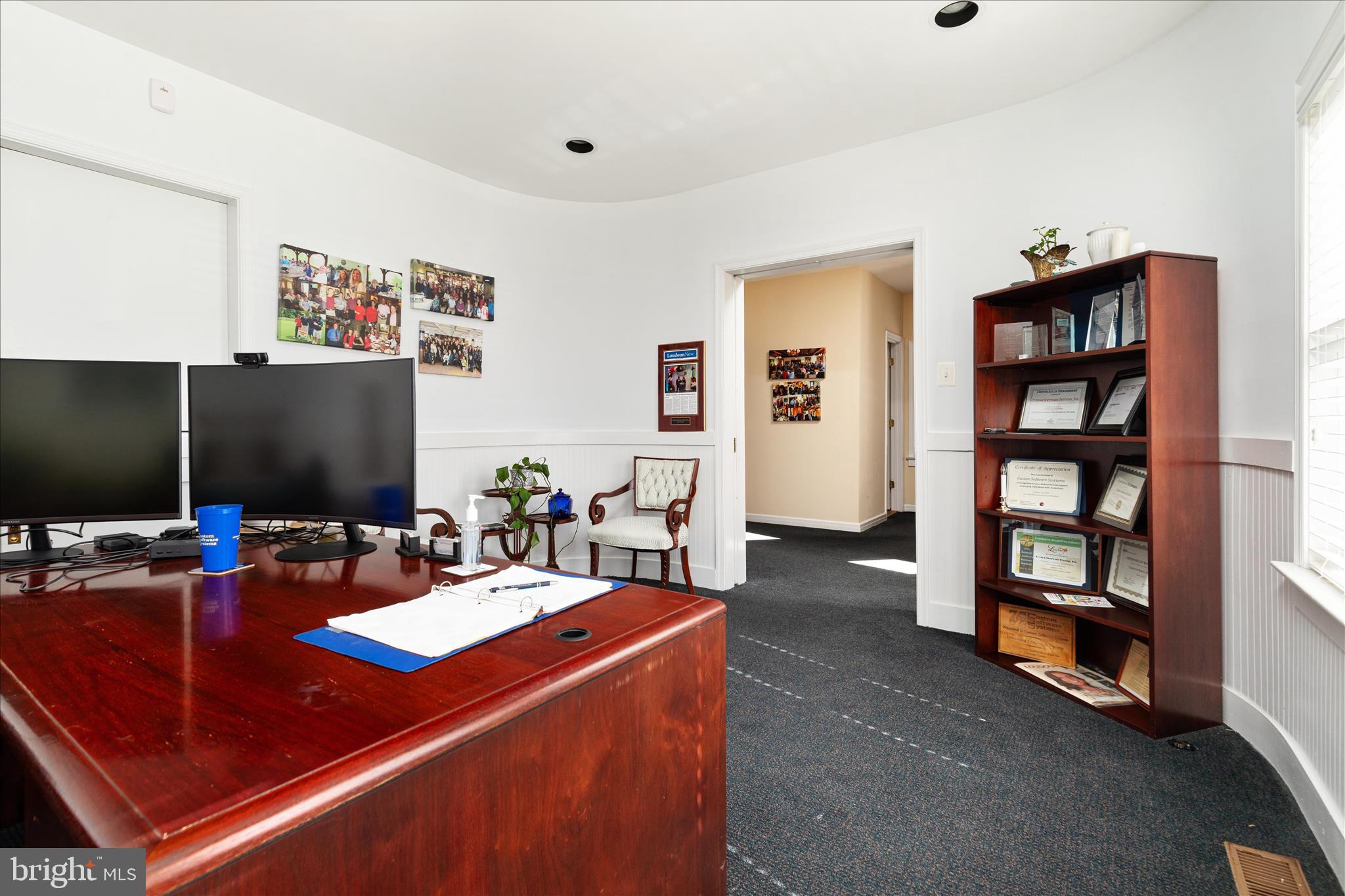 COLONIAL SQUARE - Commercial Sale