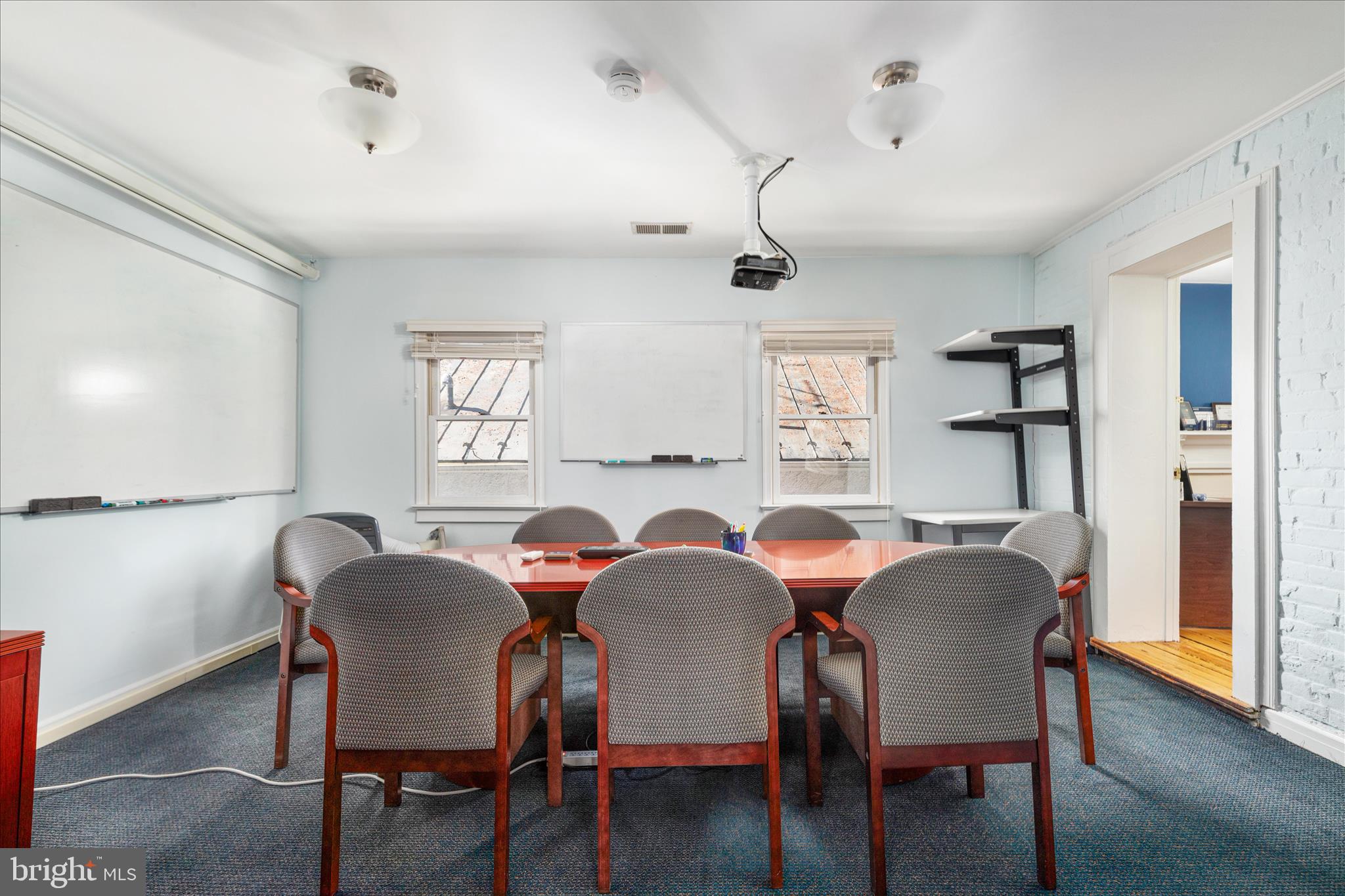 COLONIAL SQUARE - Commercial Sale