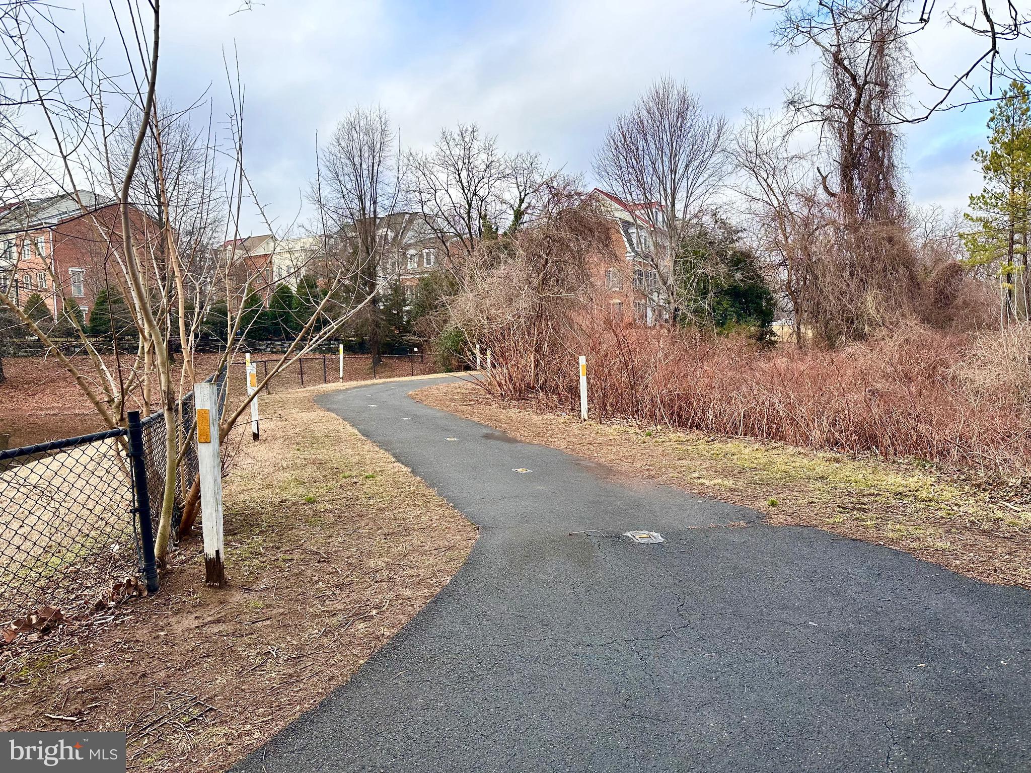 POTOWMACK CROSSING - Residential
