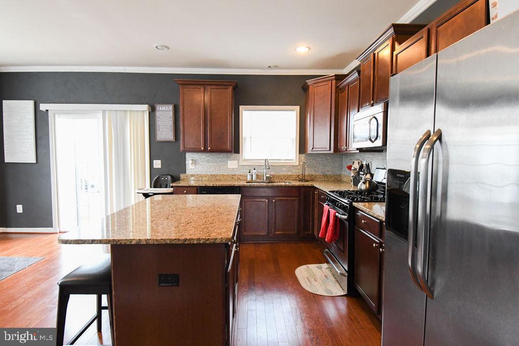 CHELSEA MANOR - Residential Lease