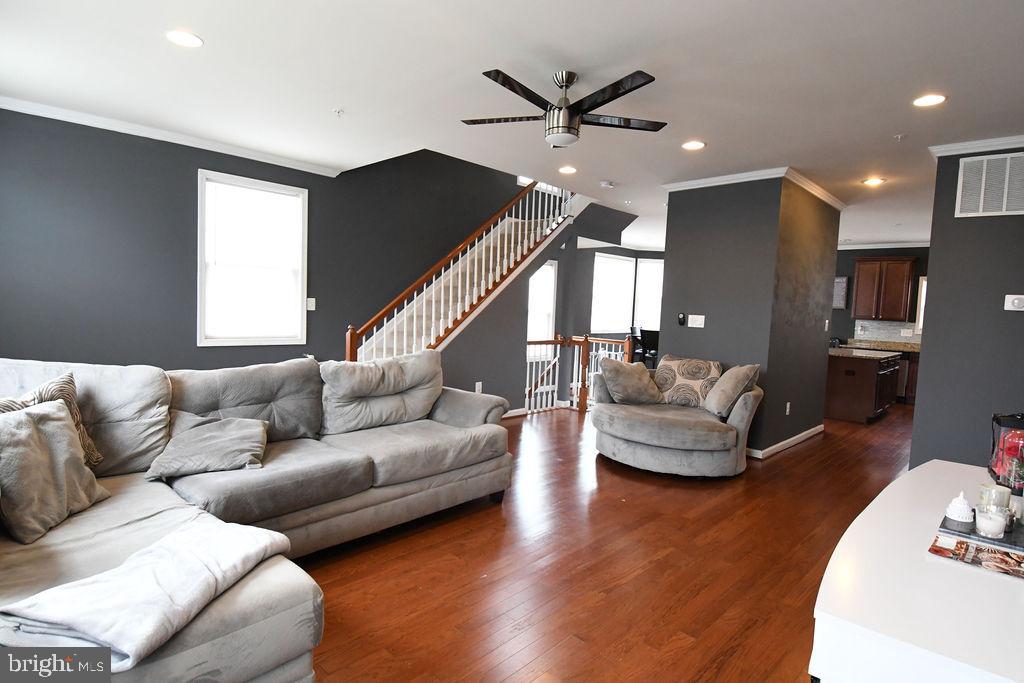 CHELSEA MANOR - Residential Lease