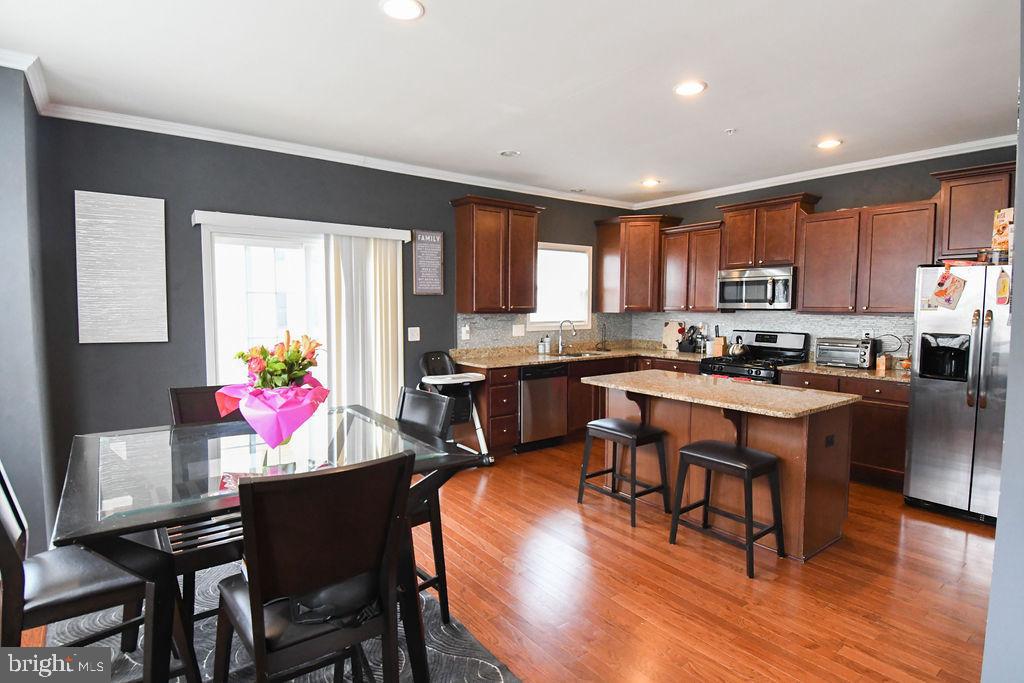 CHELSEA MANOR - Residential Lease