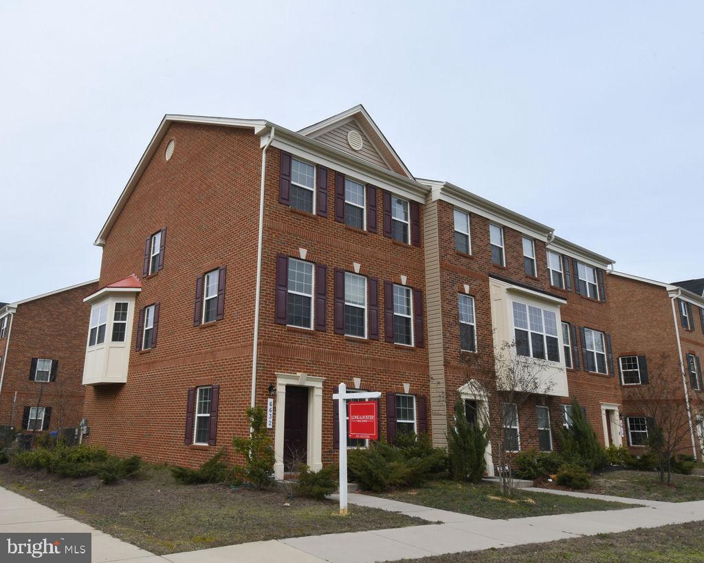 CHELSEA MANOR - Residential Lease