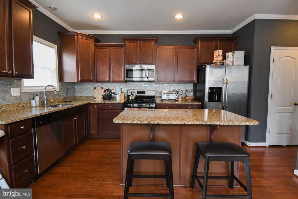 CHELSEA MANOR - Residential Lease