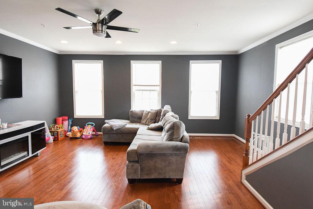 CHELSEA MANOR - Residential Lease