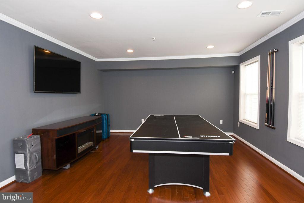 CHELSEA MANOR - Residential Lease