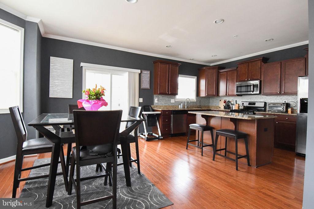 CHELSEA MANOR - Residential Lease