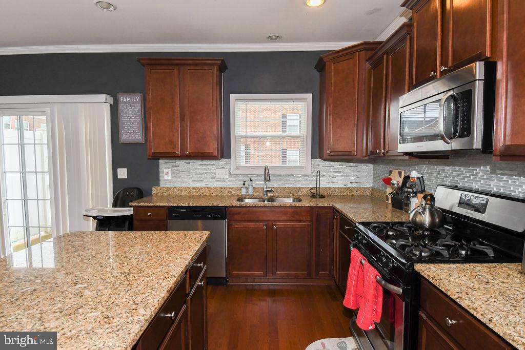 CHELSEA MANOR - Residential Lease