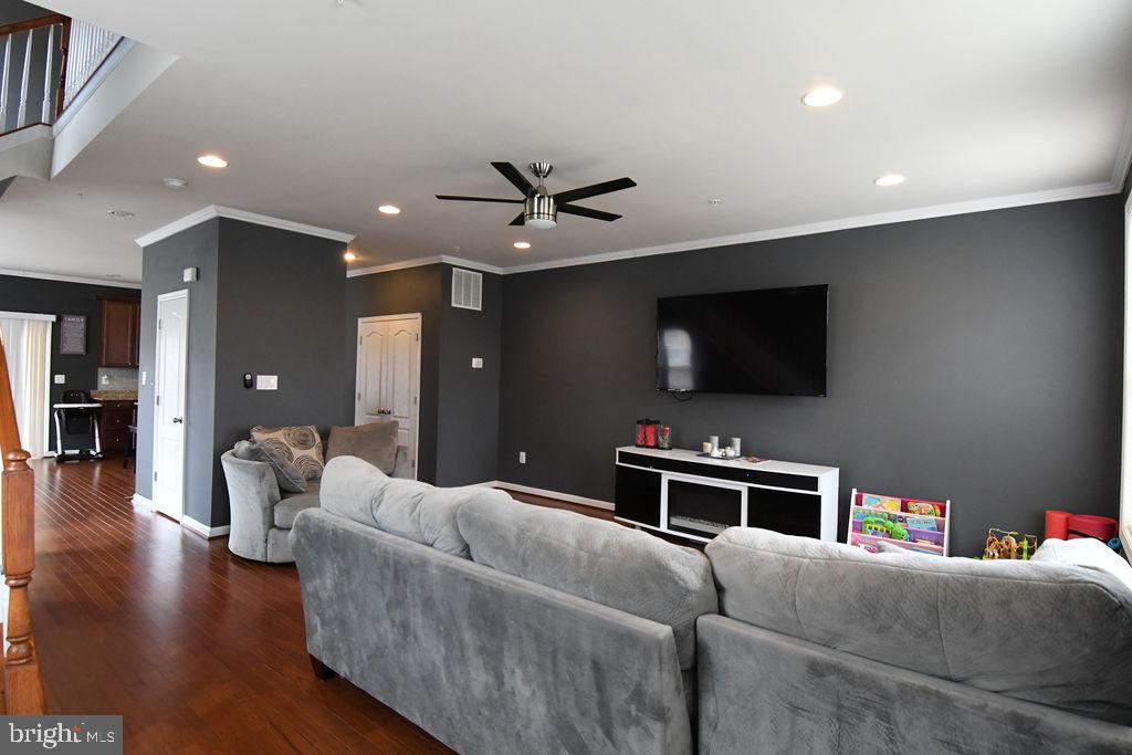 CHELSEA MANOR - Residential Lease