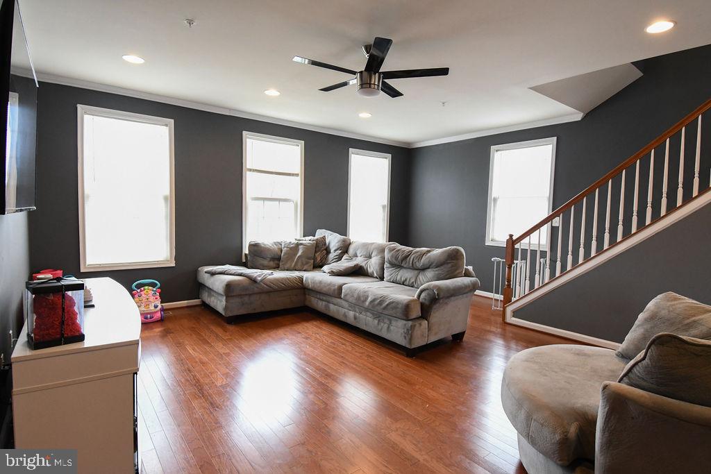 CHELSEA MANOR - Residential Lease