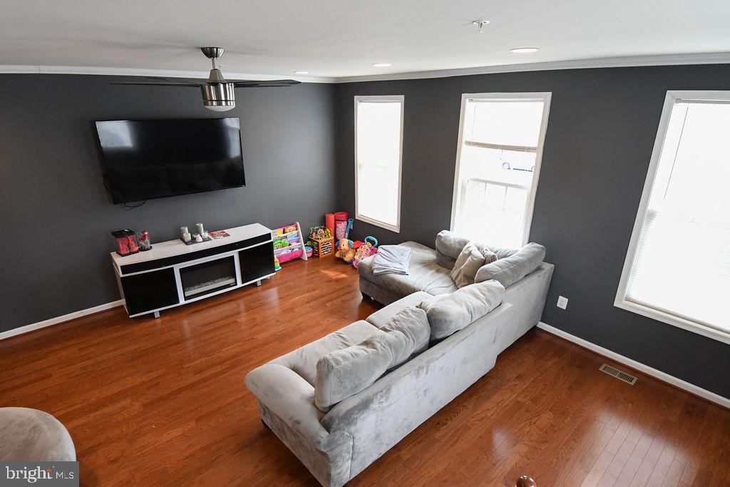 CHELSEA MANOR - Residential Lease