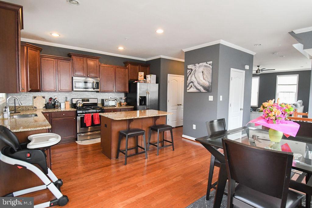 CHELSEA MANOR - Residential Lease