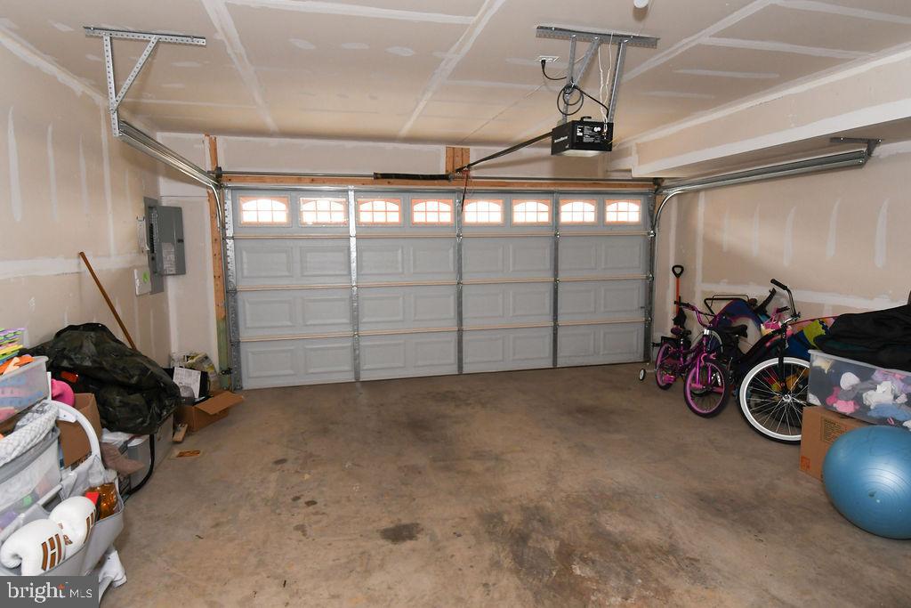 CHELSEA MANOR - Residential Lease