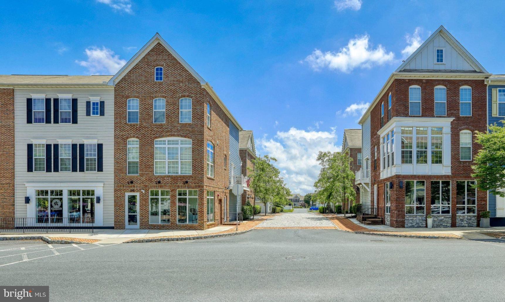 121 PUTNAM WAY