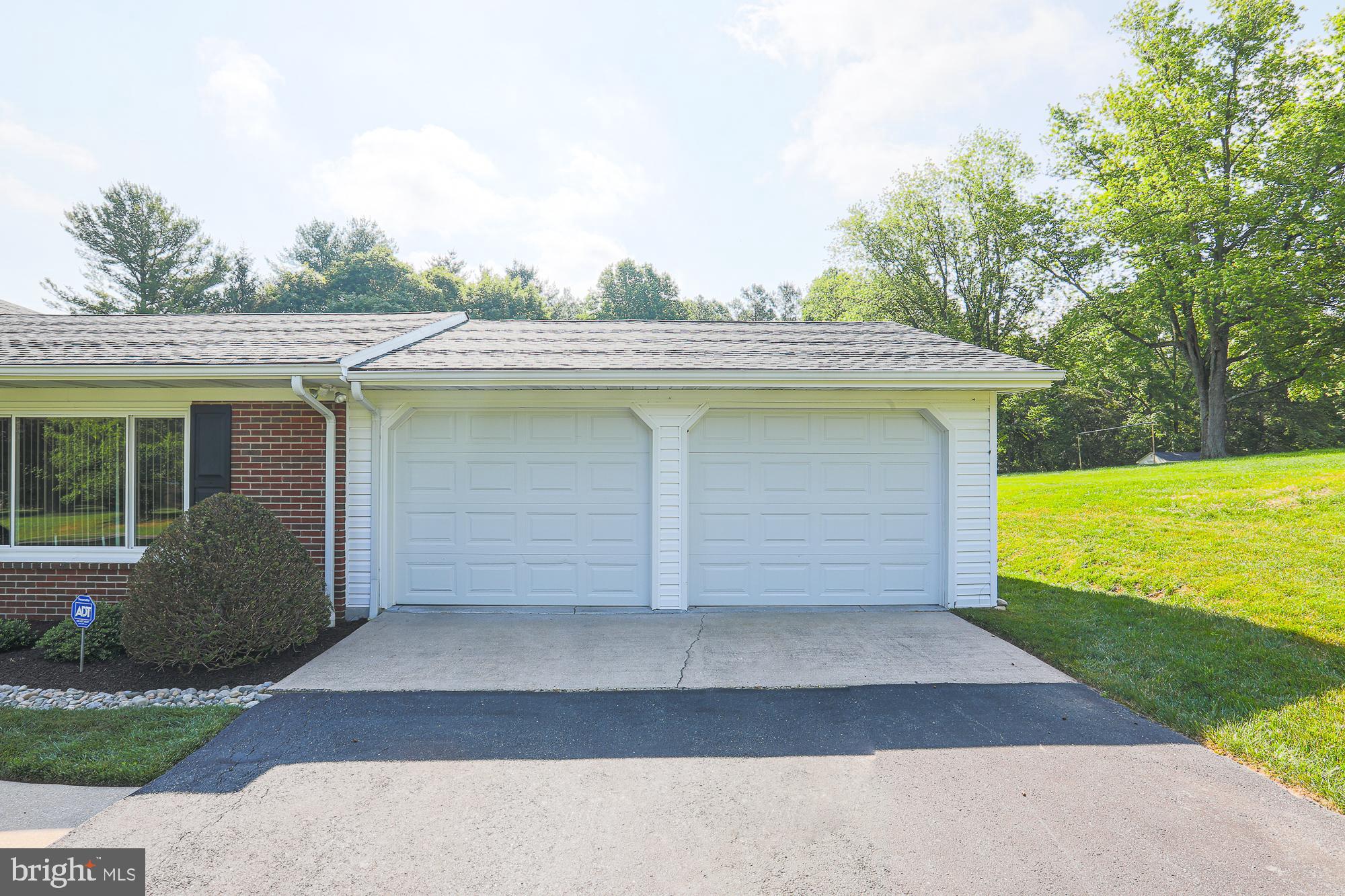 MADONNA MANOR - Residential