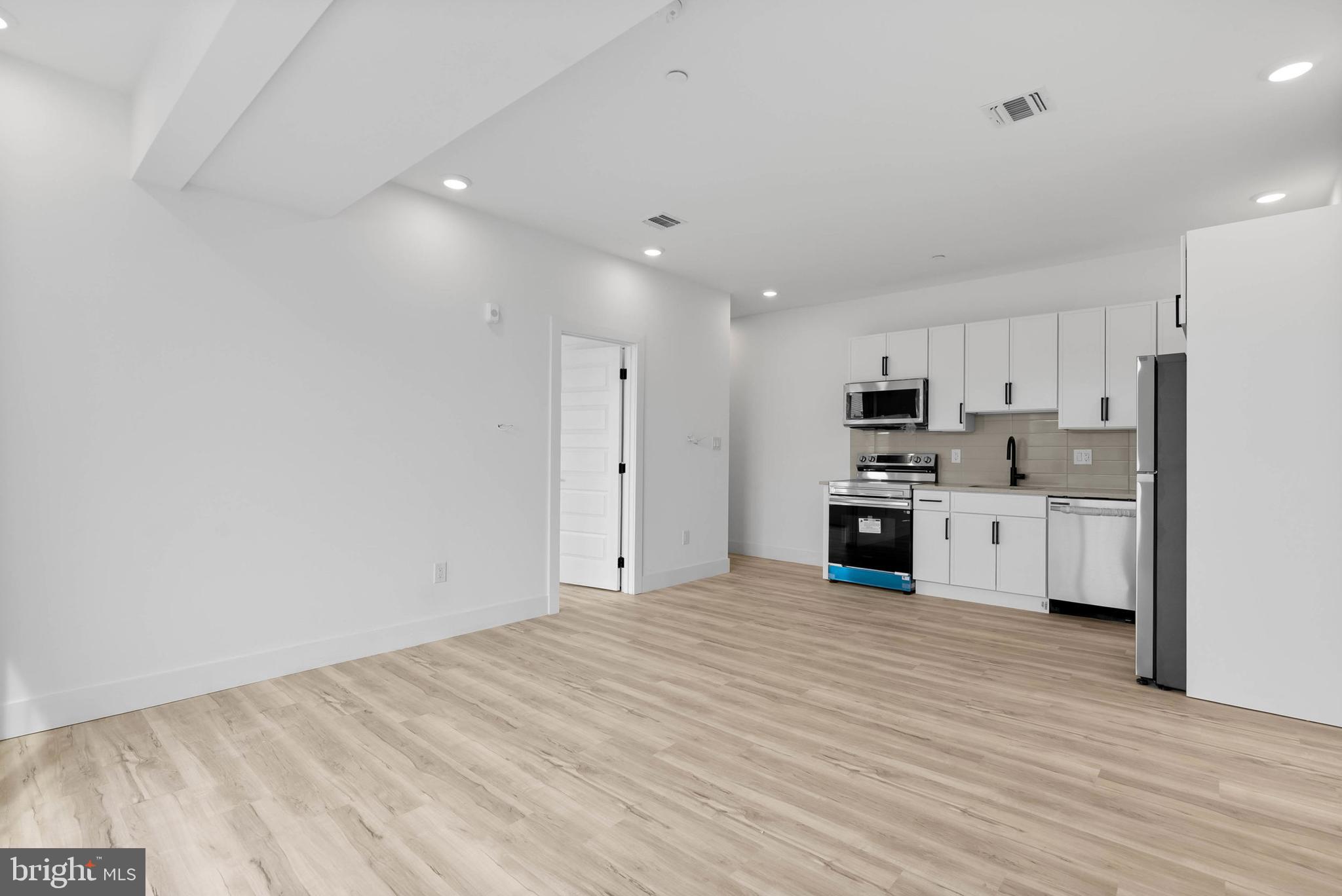 NORRIS SQUARE - Commercial Sale