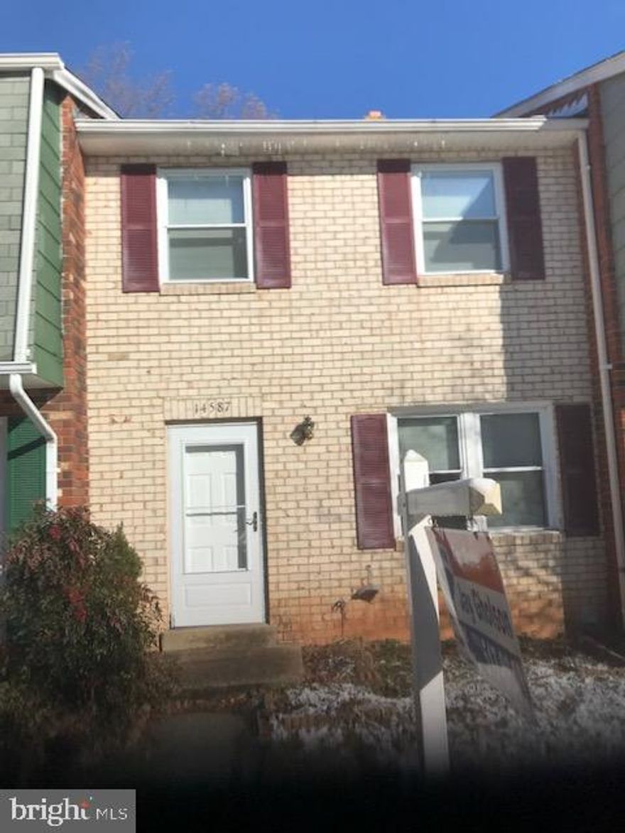 VACANT..3 LEVEL TOWNHOUSE READY TO GO! NEWER CARPET AND FRESHLY PAINED THRU OUT! WALK OUT BASEMENT, DECK OVER LOOKS FENCED IN YARD, BACKS TO TREES AND PRIVACY!

PLEASE MAKE APPLICATION AND FIRST MONTH'S RENT TO JAYG HOLDINGS, INC