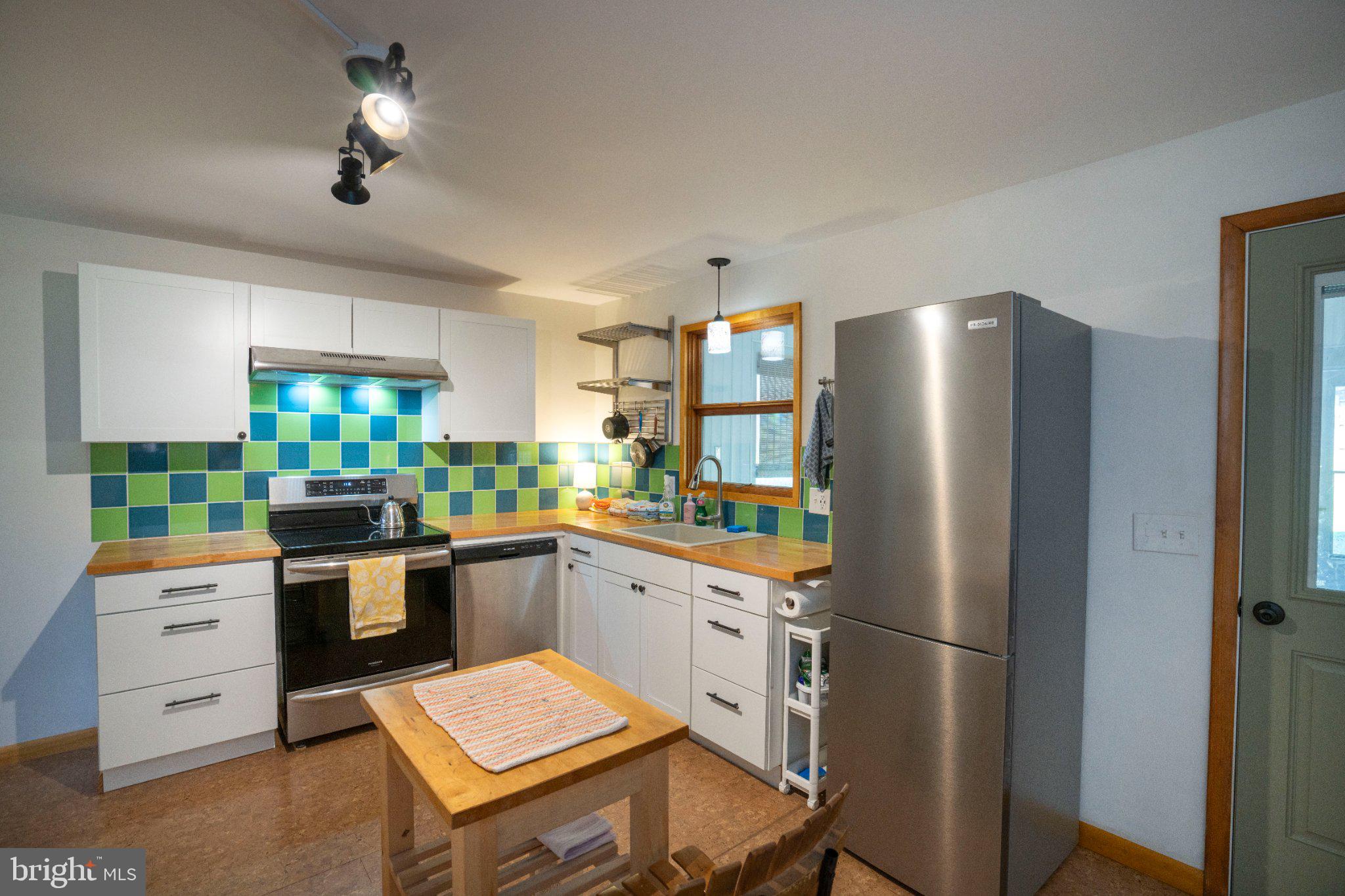 157 W CLEARVIEW AVENUE