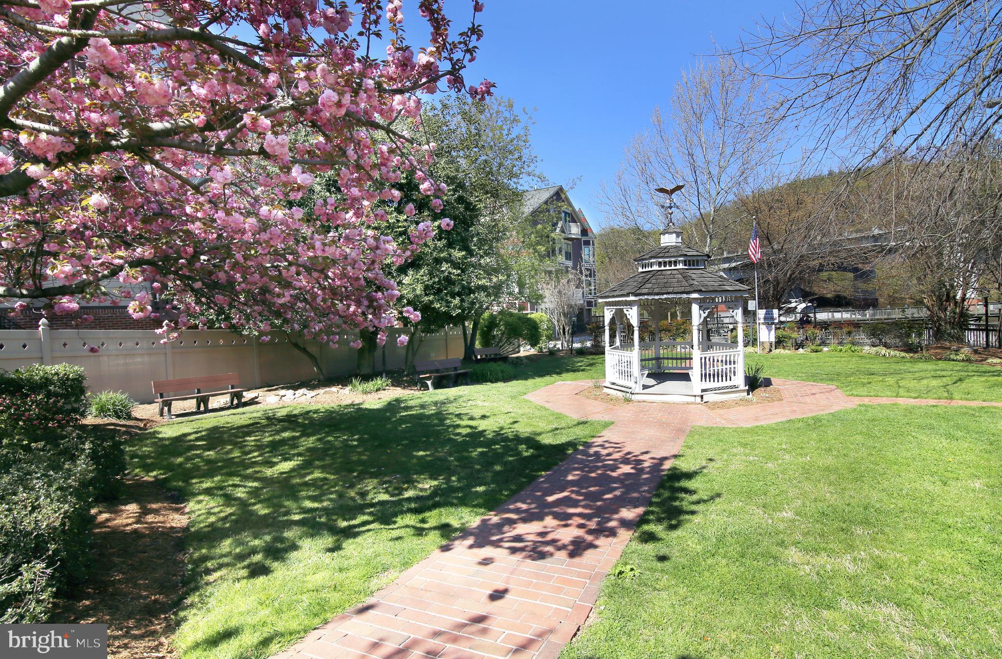 OCCOQUAN HEIGHTS - Residential Lease