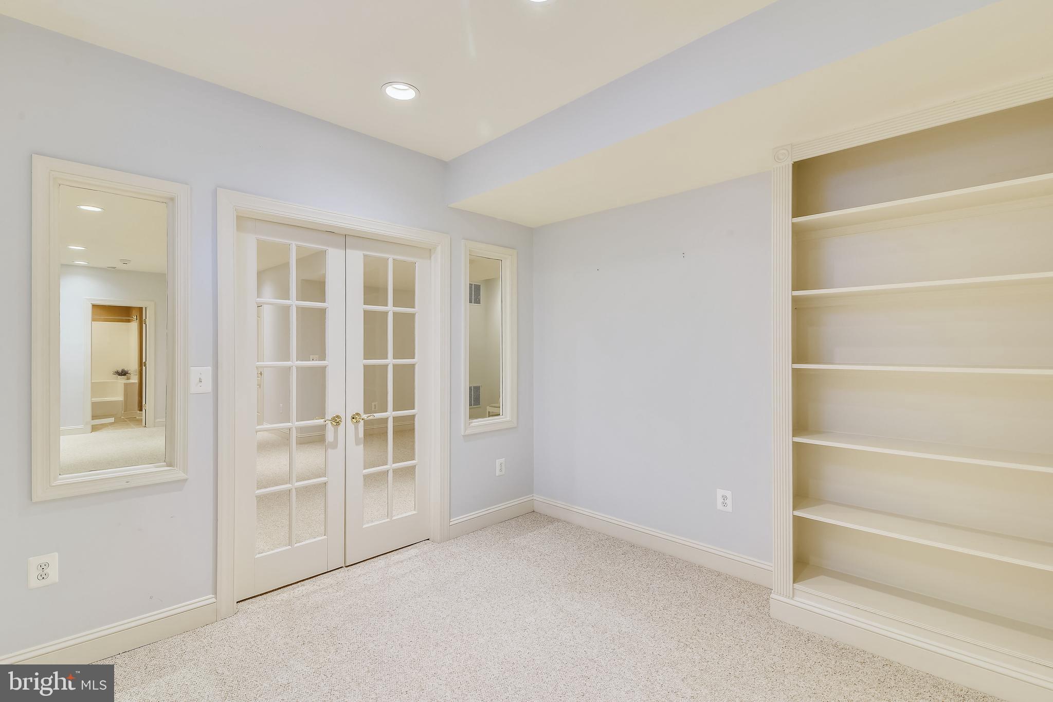 SOUTH RIDING - Residential