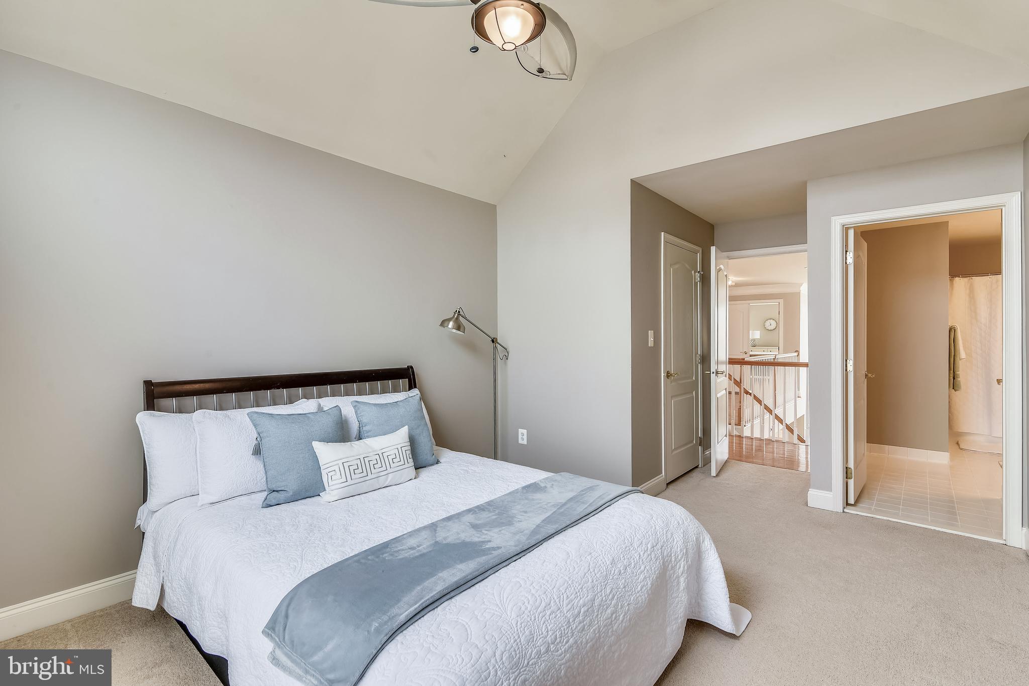 SOUTH RIDING - Residential