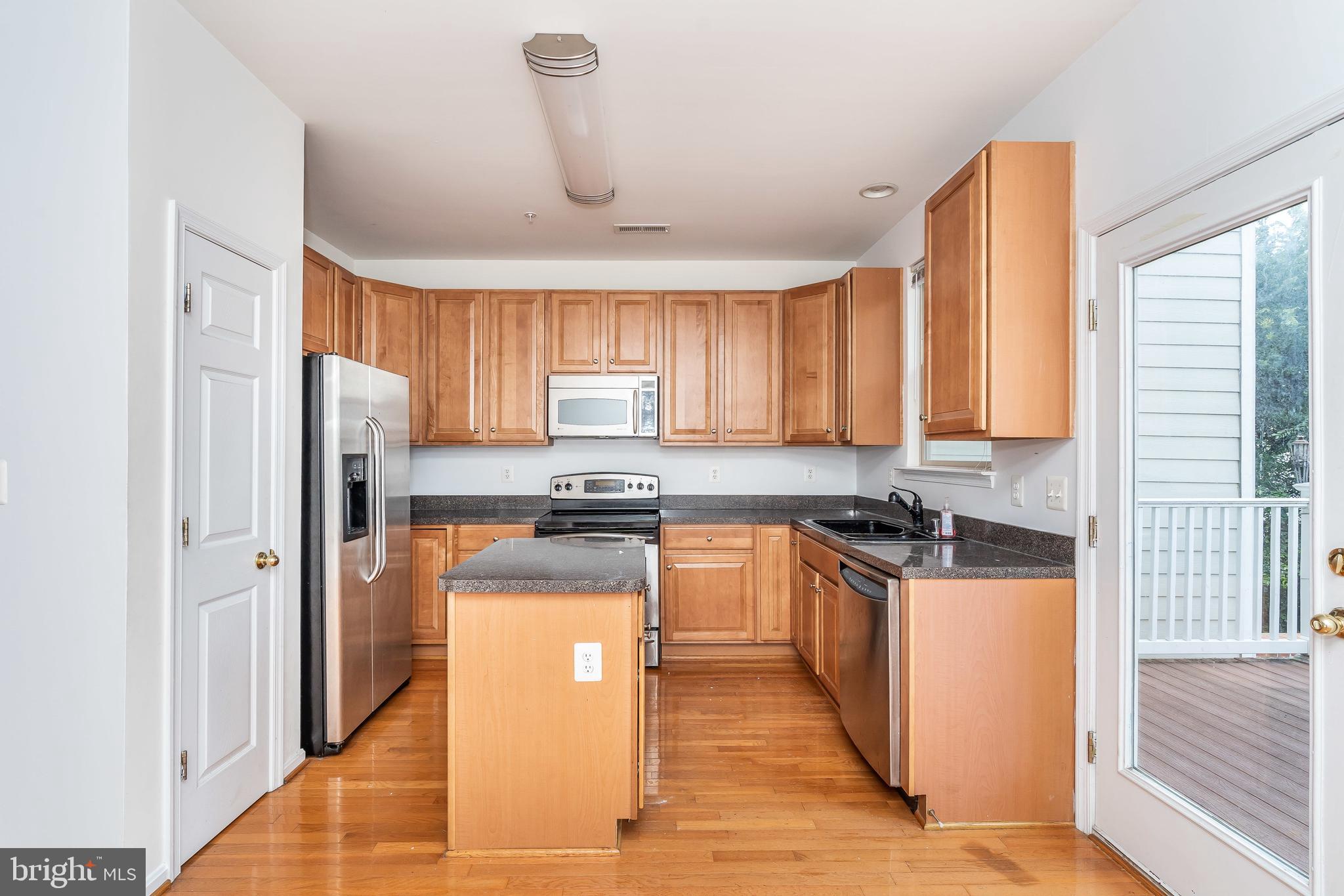 ALBEMARLE SQUARE - Residential Lease