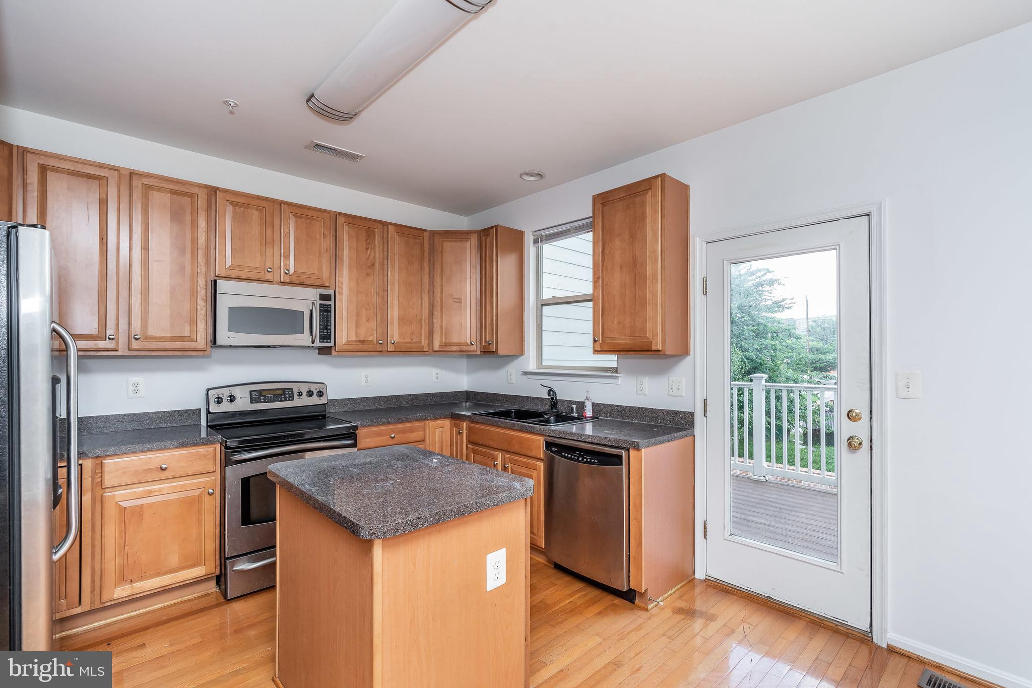 ALBEMARLE SQUARE - Residential Lease