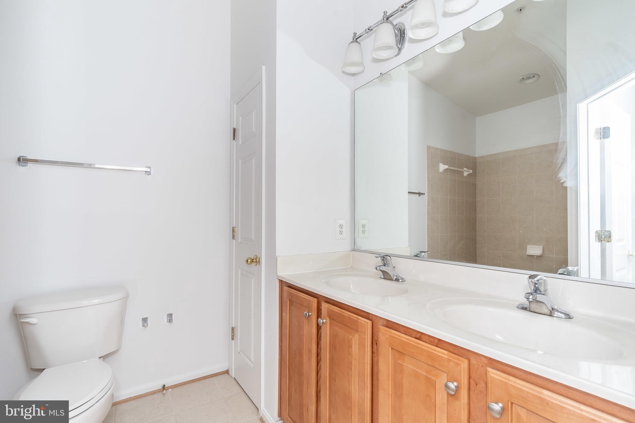 ALBEMARLE SQUARE - Residential Lease