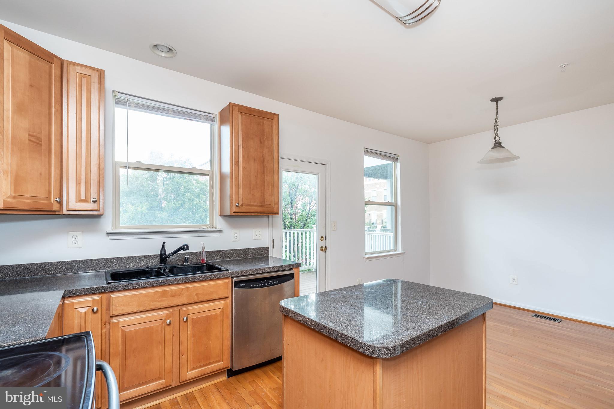 ALBEMARLE SQUARE - Residential Lease