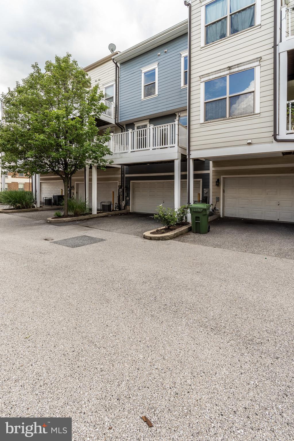 ALBEMARLE SQUARE - Residential Lease