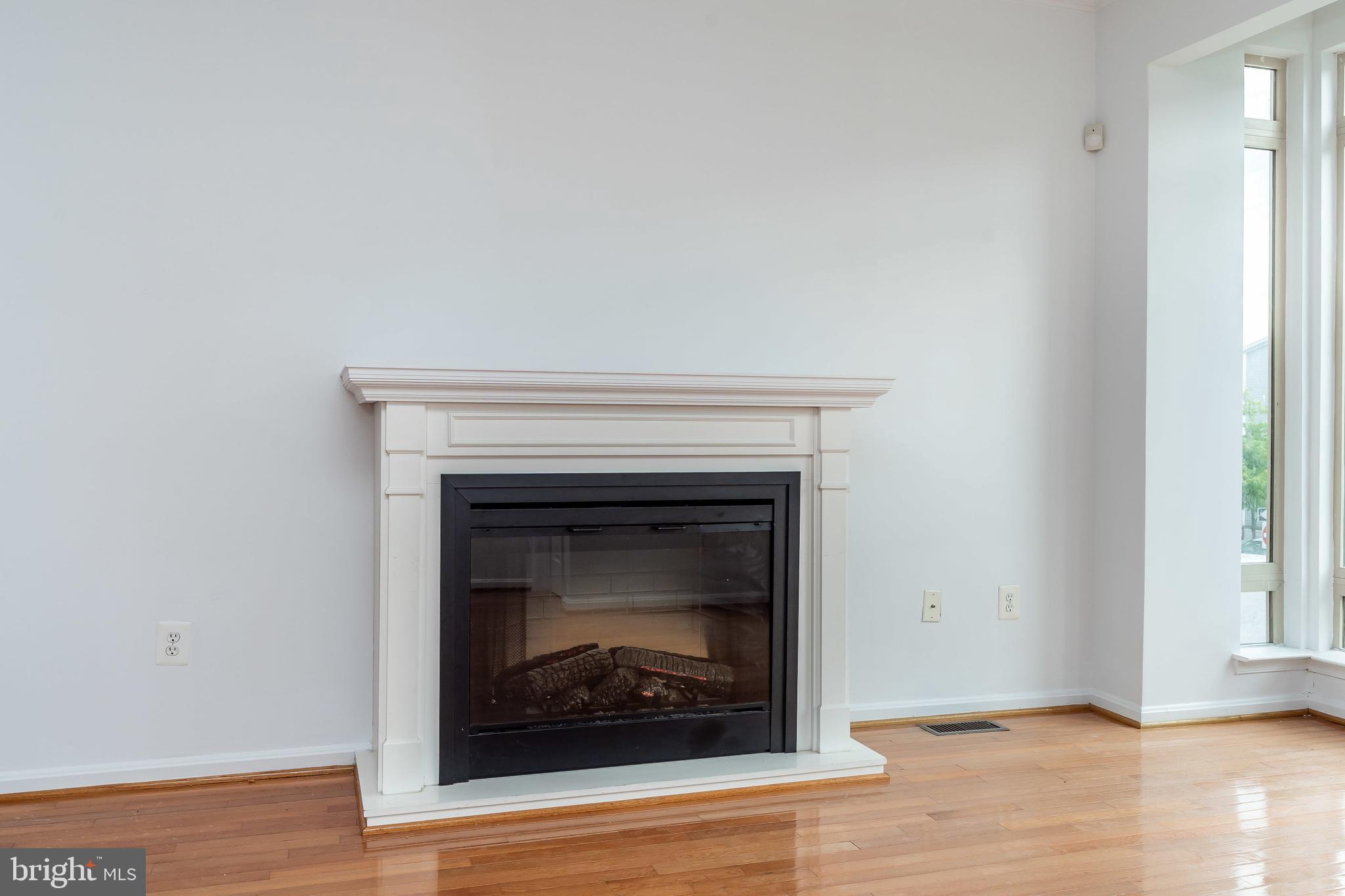 ALBEMARLE SQUARE - Residential Lease