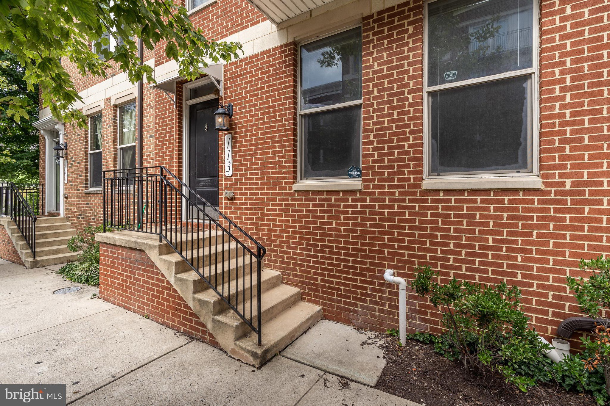 ALBEMARLE SQUARE - Residential Lease