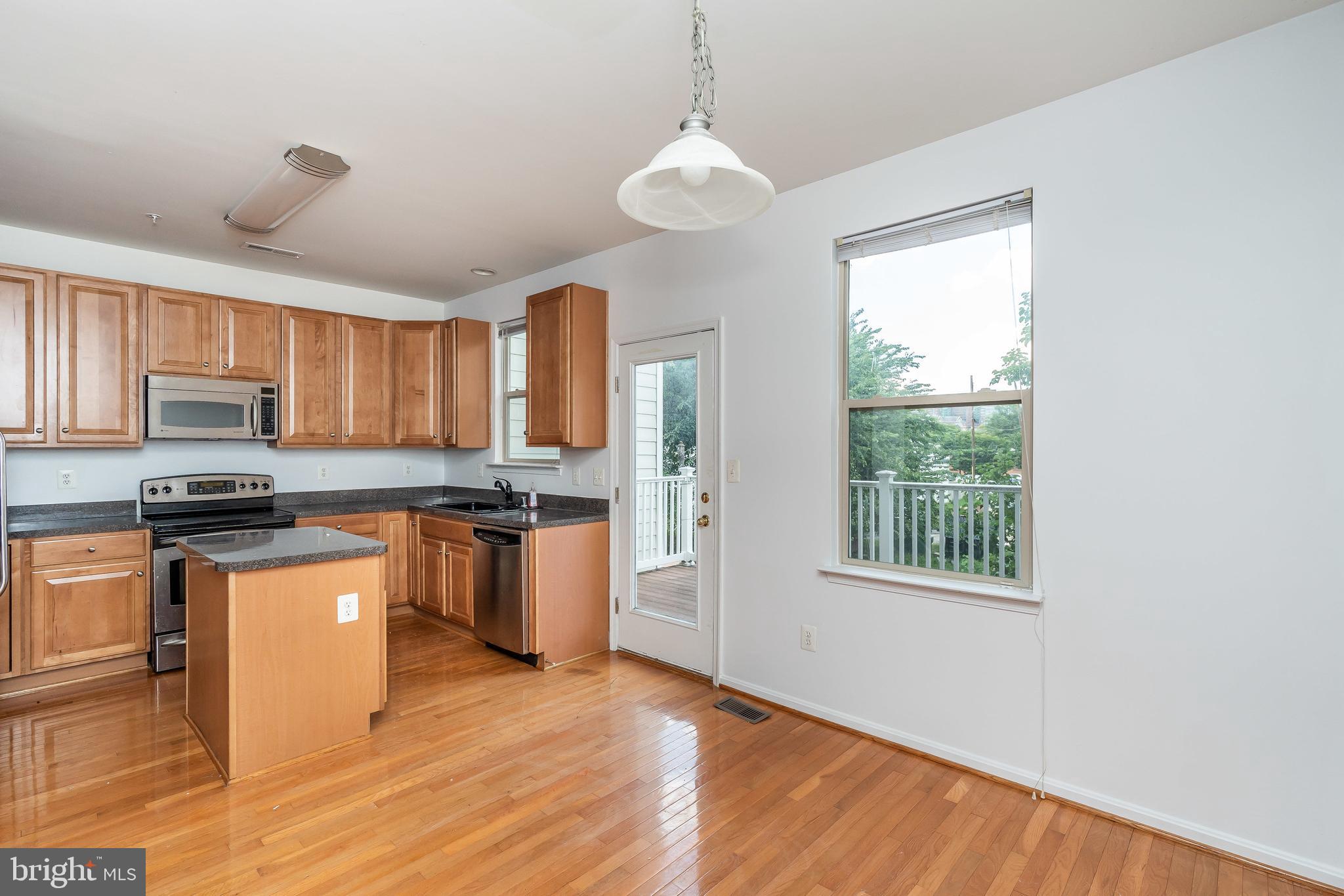 ALBEMARLE SQUARE - Residential Lease