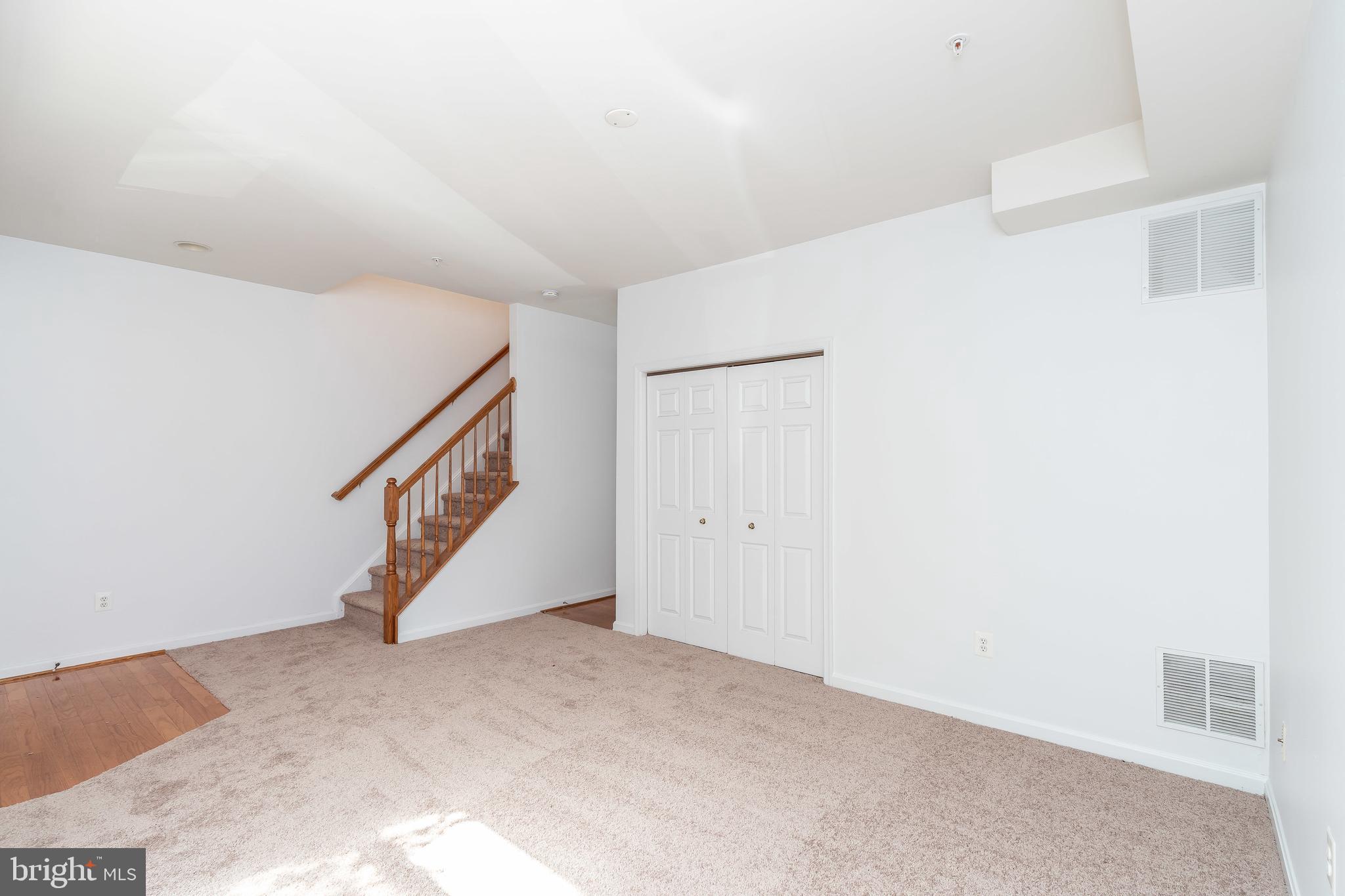 ALBEMARLE SQUARE - Residential Lease