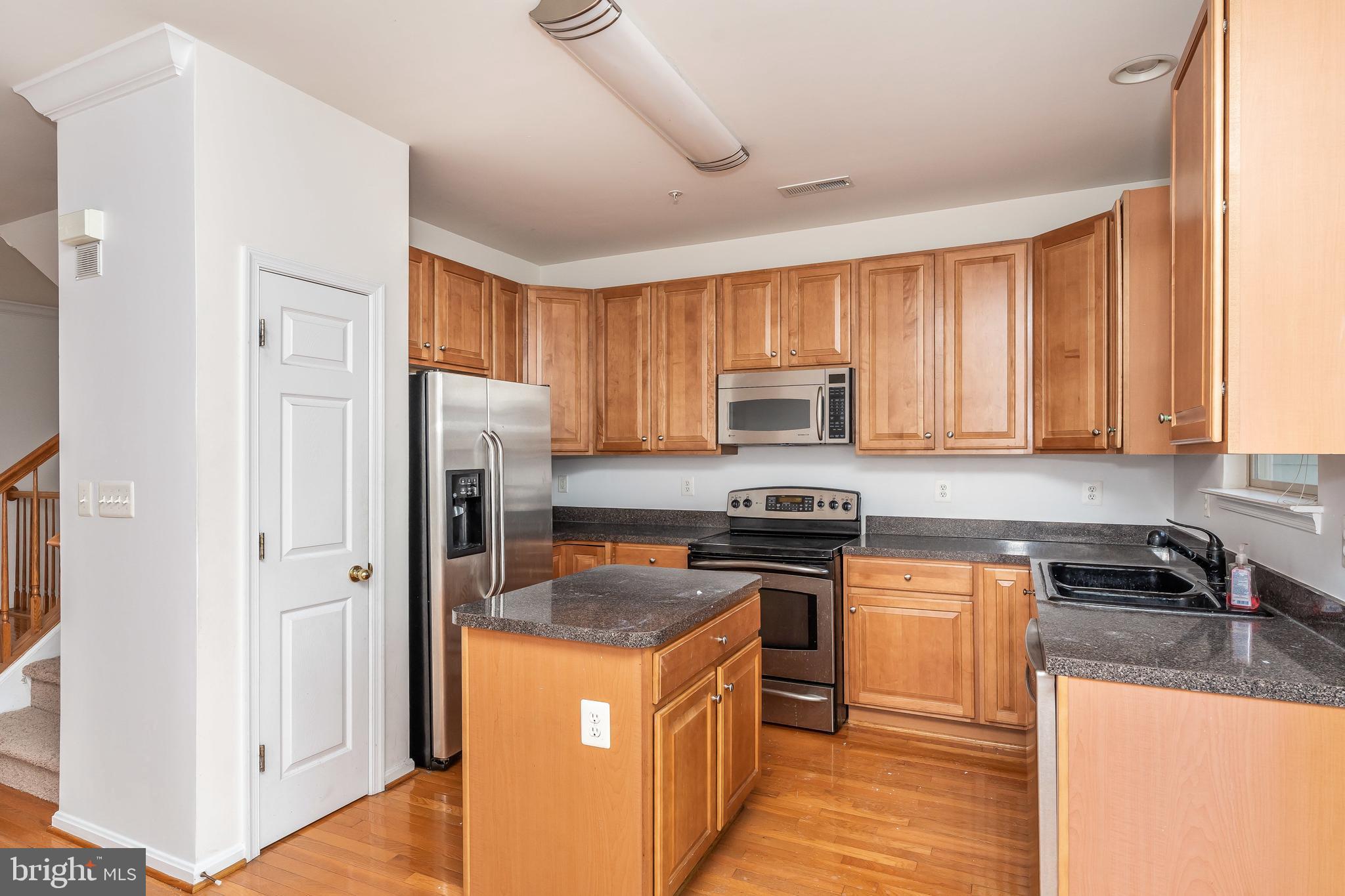 ALBEMARLE SQUARE - Residential Lease