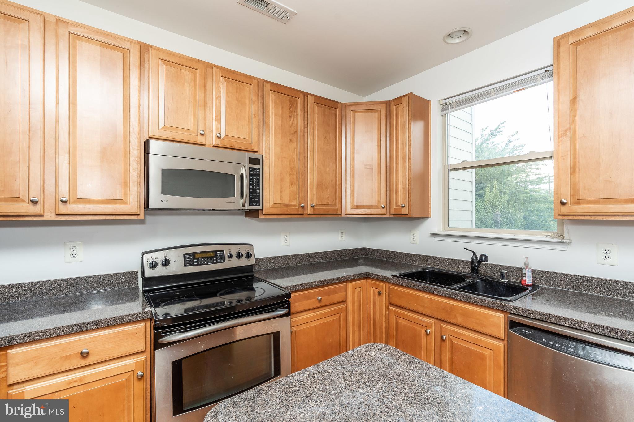 ALBEMARLE SQUARE - Residential Lease