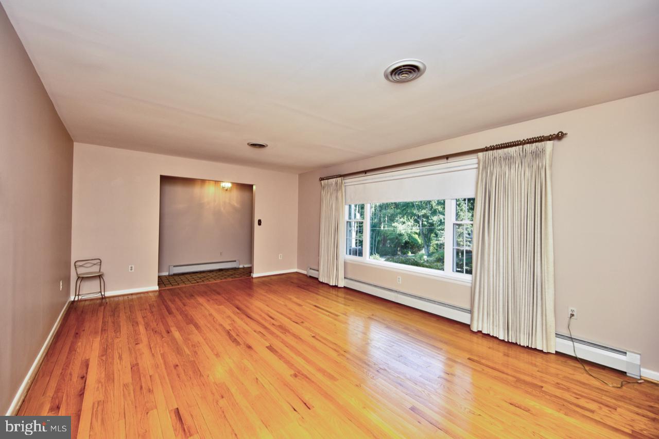 WINDSOR  MILL - Residential